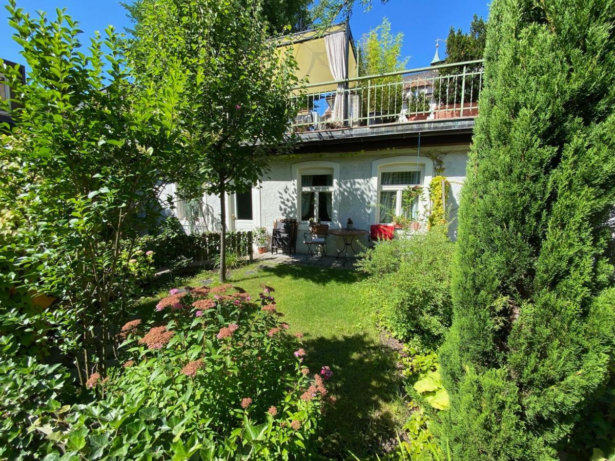Downtown Hideout Pedestrian Zone Private Garden, Parking Card *